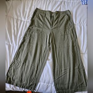 Seven7 Women’s Green Wide Leg Capri Pants Size 14 with Pockets